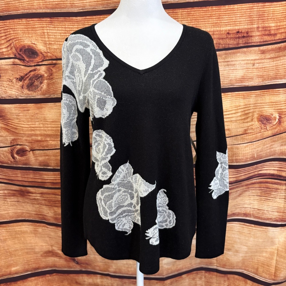 Chicos Womens Black White Floral Long Sleeve V Neck Sweater Size 0 NWT
